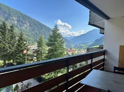 Ein allgemeiner Bergblick oder ein Berglick von der Ferienwohnung aus