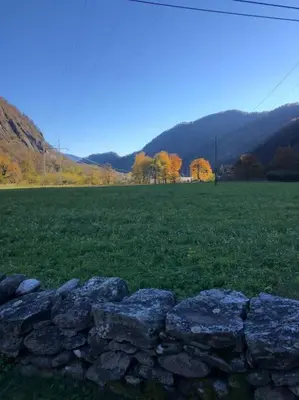 Naturlandschaft in der Nähe of country house