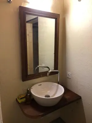 Ein Badezimmer in der Unterkunft Rustico Gin Avegno Torbecc, Vallemaggia, Tessin,