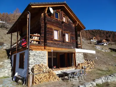 Ein allgemeiner Bergblick oder ein Berglick von des Ferienhauses aus