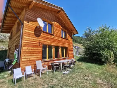 Das Gebäude in dem sich das Ferienhaus befindet