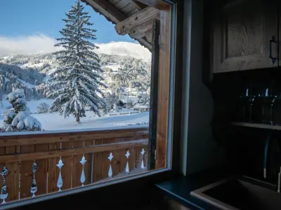 Ein allgemeiner Bergblick oder ein Berglick von des Chalets aus
