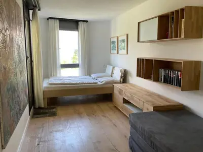 Ein Bett oder Betten in einem Zimmer der Unterkunft Apartment im 4-Sterne Berghotel über Interlaken-Thunersee