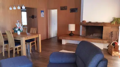 Ein Sitzbereich in der Unterkunft Chalet Hinkelstein in Beatenberg traumhafte Aussicht auf Eiger, Mönch & Jungfrau