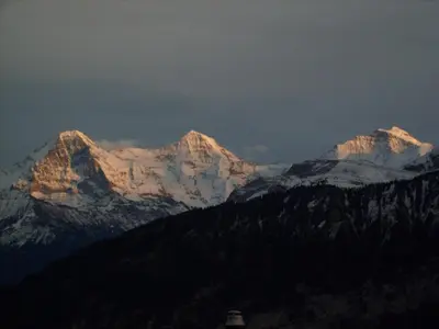 Ein allgemeiner Bergblick oder ein Berglick von des Ferienhauses aus
