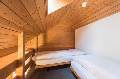Ein Bett oder Betten in einem Zimmer der Unterkunft Hotel Alpenrose beim Ballenberg