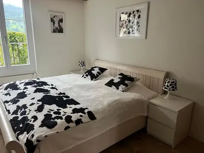Ein Bett oder Betten in einem Zimmer der Unterkunft 3,5 Zimmer Wohnung Eigerblick zentral in Grindelwald