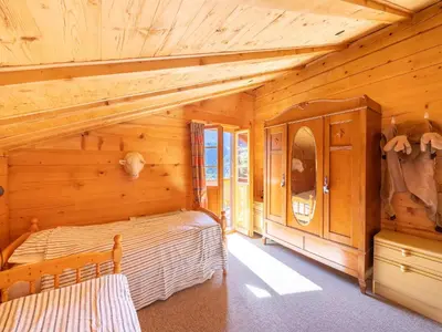 Ein Bett oder Betten in einem Zimmer der Unterkunft 8p Chalet in the mountains near Fiesch ski area