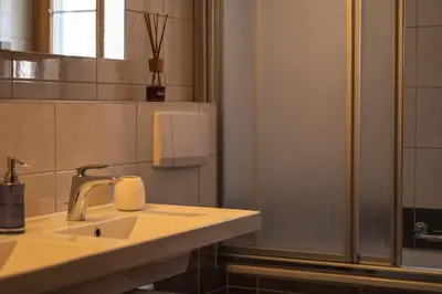 Ein Badezimmer in der Unterkunft Charming Alpin Violett