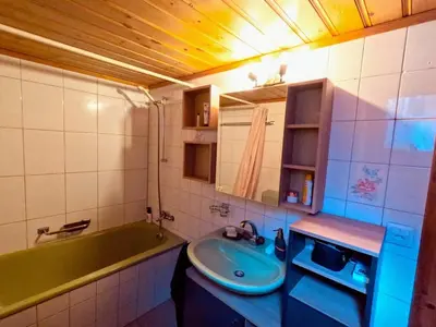 Ein Badezimmer in der Unterkunft Apartment Arlinn Apartment by Interhome