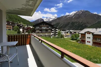 Ein allgemeiner Bergblick oder ein Berglick von der Ferienwohnung aus