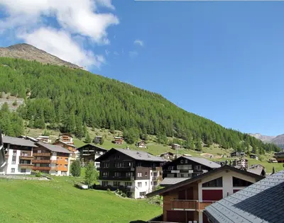 Ein allgemeiner Bergblick oder ein Berglick von der Ferienwohnung aus