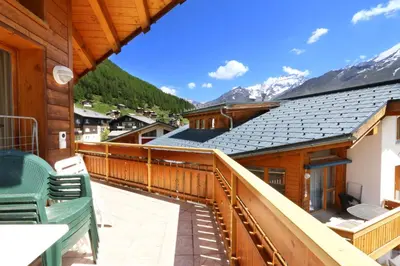 Ein allgemeiner Bergblick oder ein Berglick von der Ferienwohnung aus