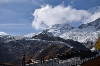 Ein allgemeiner Bergblick oder ein Berglick von der Ferienwohnung aus