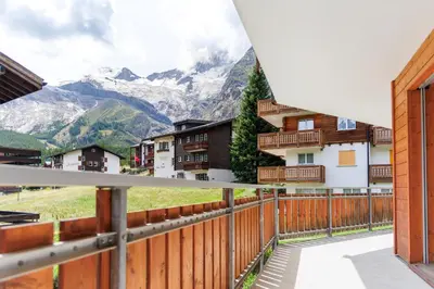 Ein allgemeiner Bergblick oder ein Berglick von der Ferienwohnung aus