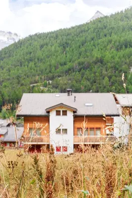 Ein allgemeiner Bergblick oder ein Berglick von der Ferienwohnung aus
