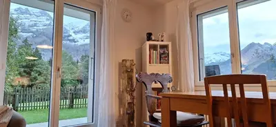 Ein allgemeiner Bergblick oder ein Berglick von der Ferienwohnung aus