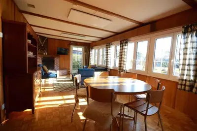 Ein Sitzbereich in der Unterkunft Swiss Traditional Chalet with Alpine Mtn View