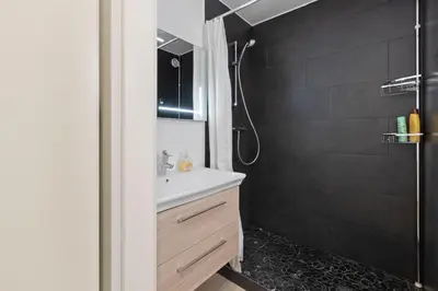 Ein Badezimmer in der Unterkunft Appartement paisible au pied des pistes de ski