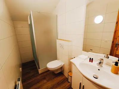 Ein Badezimmer in der Unterkunft Le Bargeot à Baar