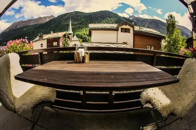 Ein allgemeiner Bergblick oder ein Berglick von der Ferienwohnung aus