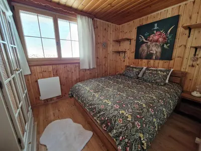 Ein Bett oder Betten in einem Zimmer der Unterkunft Chalet typique proche Crans Montana