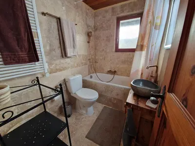 Ein Badezimmer in der Unterkunft Chalet typique proche Crans Montana