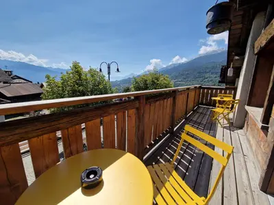Ein allgemeiner Bergblick oder ein Berglick von des Chalets aus