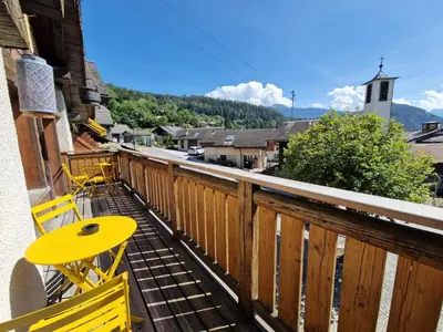 Ein allgemeiner Bergblick oder ein Berglick von des Chalets aus