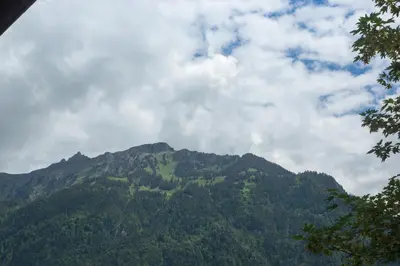 Ein allgemeiner Bergblick oder ein Berglick von der Ferienwohnung aus