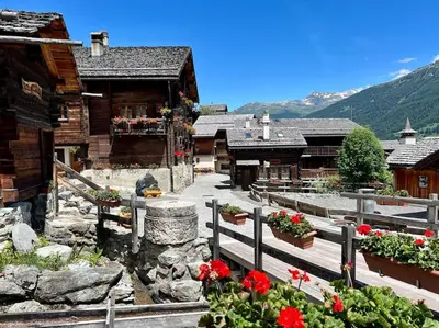 Ein allgemeiner Bergblick oder ein Berglick von der Ferienwohnung aus