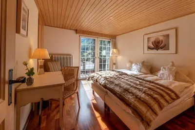 Ein Bett oder Betten in einem Zimmer der Unterkunft Chalet Les Ecureuils by Inspiringplaces Zermatt