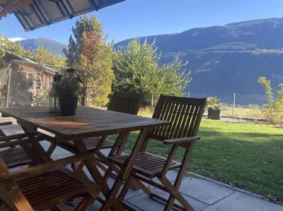 Ein allgemeiner Bergblick oder ein Berglick von der Ferienwohnung aus