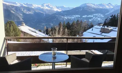 Ein allgemeiner Bergblick oder ein Berglick von der Ferienwohnung aus