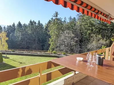 Ein Balkon oder eine Terrasse in der Unterkunft Apartment Terrasse des Alpes 2006 by Interhome