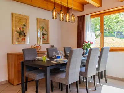 Ein Sitzbereich in der Unterkunft Holiday Home Chalet Mirabelle by Interhome
