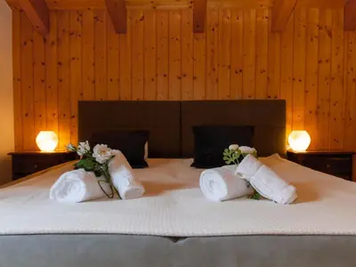 Ein Bett oder Betten in einem Zimmer der Unterkunft Holiday Home Chalet Mirabelle by Interhome