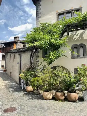 Das Gebäude in dem sich die Ferienwohnung befindet