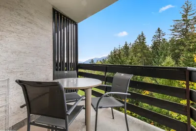 Ein Balkon oder eine Terrasse in der Unterkunft Chaleureux studio avec vue sur les montagnes