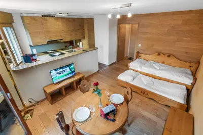 Ein Bett oder Betten in einem Zimmer der Unterkunft Chaleureux studio avec vue sur les montagnes