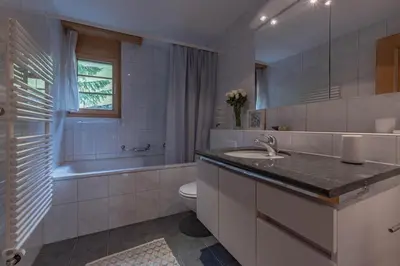 Ein Badezimmer in der Unterkunft Wohnung Homely - Nähe Grindelwald Terminal