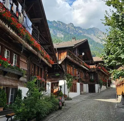 Ein allgemeiner Bergblick oder ein Berglick von der Ferienwohnung aus