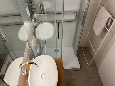 Ein Badezimmer in der Unterkunft Bel Appartement Centre Crans Montana, 5 min des pistes, Vue Alpine
