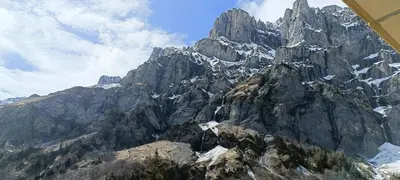 Ein allgemeiner Bergblick oder ein Berglick von der Ferienwohnung aus
