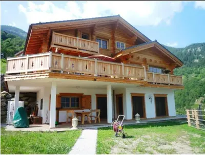 Ein allgemeiner Bergblick oder ein Berglick von des Bed & Breakfasts aus