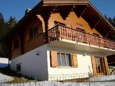 Das Gebäude in dem sich das Chalet befindet