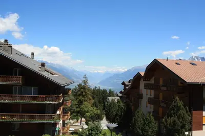 Ein allgemeiner Bergblick oder ein Berglick von der Ferienwohnung aus