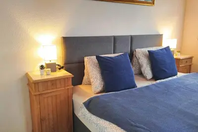 Ein Bett oder Betten in einem Zimmer der Unterkunft Ruhiges Studio mit Aussicht fast bis nach Interlaken