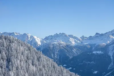 Ein allgemeiner Bergblick oder ein Berglick von der Ferienwohnung aus