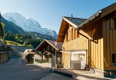 Ein allgemeiner Bergblick oder ein Berglick von der Ferienwohnung aus